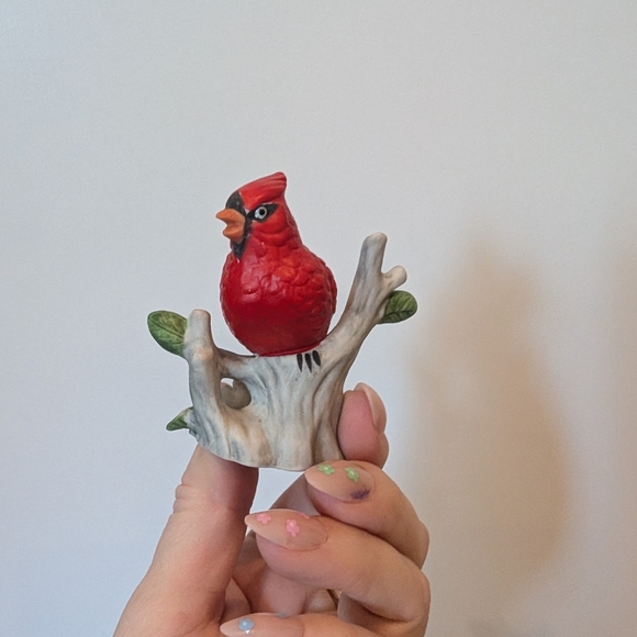 Red Cardinal Bird Figurine - Picture 7 of 7